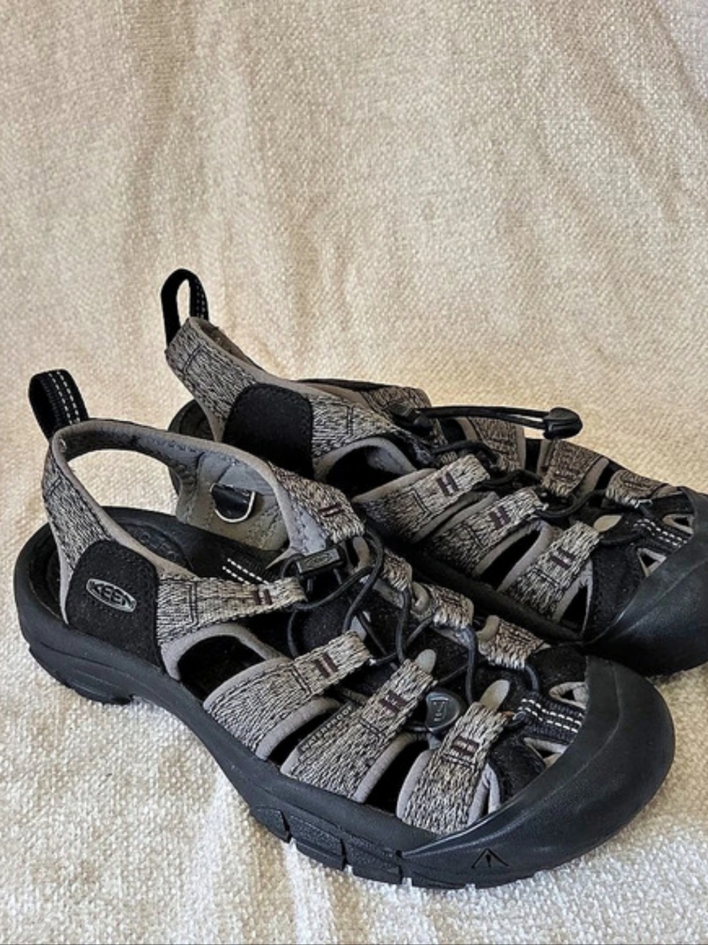 KEEN Whisper Black & Gray US 7.5 Sandals